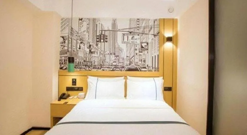 Bed in City Comfort Inn Hotel Guilin Hongling Road