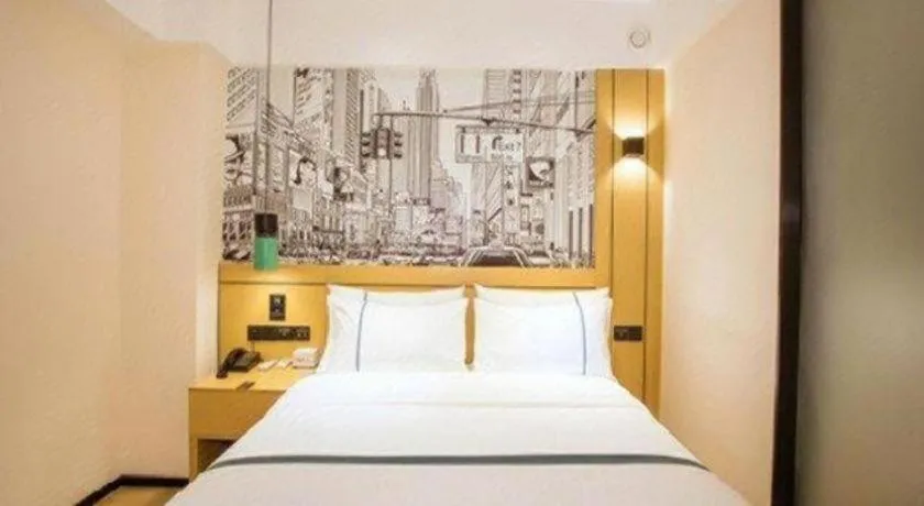 Bed in City Comfort Inn Hotel Guilin Hongling Road