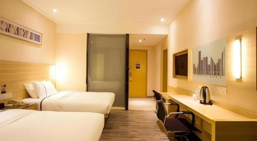 Bed in City Comfort Inn Hotel Guilin Hongling Road