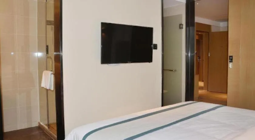 Bed in City Comfort Inn Hotel Guilin Hongling Road