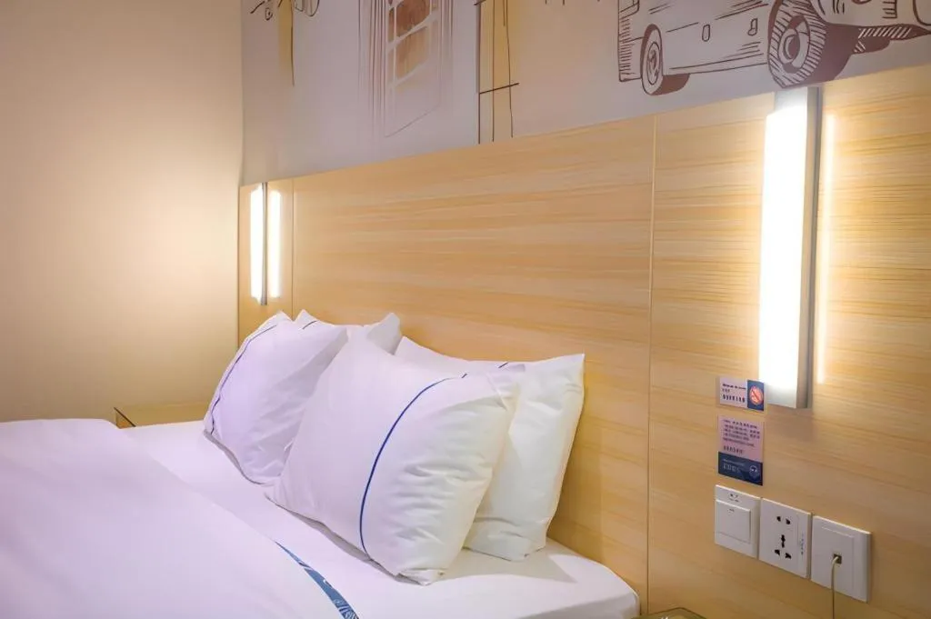 Bed in City Comfort Inn Hotel Guilin Hongling Road