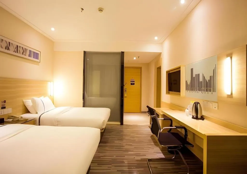Bed in City Comfort Inn Hotel Guilin Hongling Road