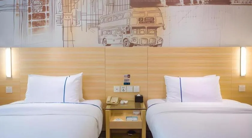 Bed in City Comfort Inn Hotel Guilin Hongling Road