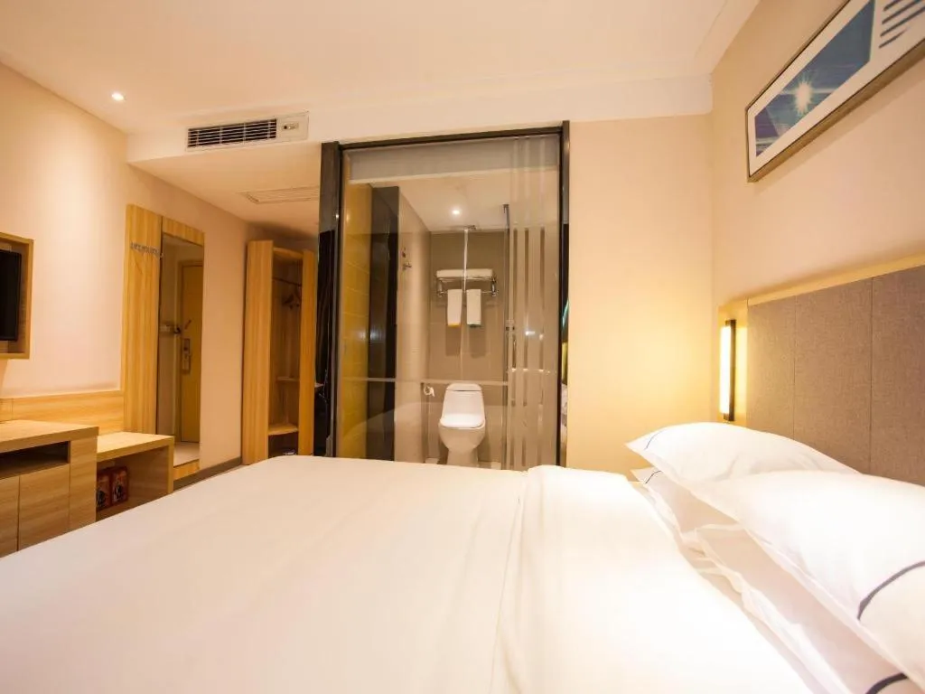 Bed in City Comfort Inn Zhanjiang Seaside Park Guanhai Corridor
