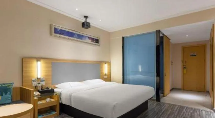 Bed in City Comfort Inn Zhanjiang Seaside Park Guanhai Corridor