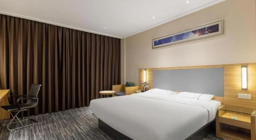 Bed in City Comfort Inn Zhanjiang Seaside Park Guanhai Corridor