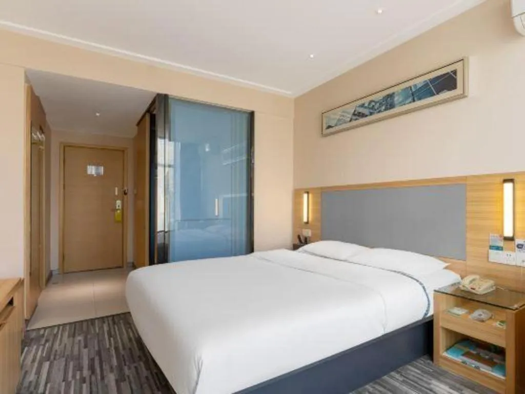 Bed in City Comfort Inn Zhanjiang Seaside Park Guanhai Corridor