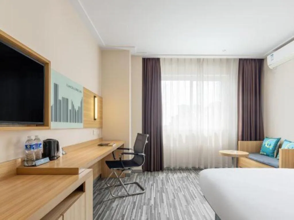 Bed in City Comfort Inn Zhanjiang Seaside Park Guanhai Corridor
