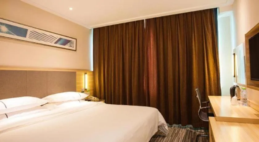 Bed in City Comfort Inn Zhanjiang Seaside Park Guanhai Corridor