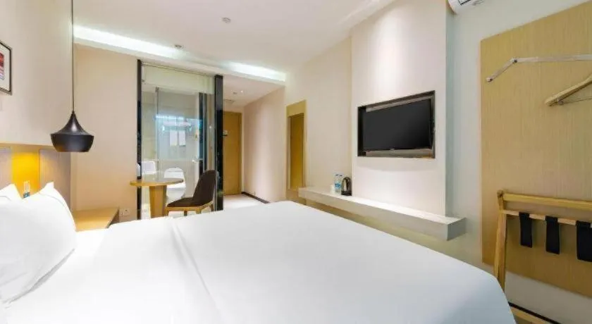 Bed in City Comfort Inn Wuhan International Square Union Medical College Hospital