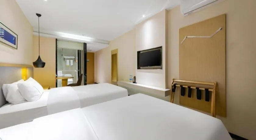 Bed in City Comfort Inn Wuhan International Square Union Medical College Hospital