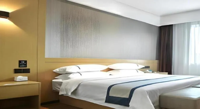 Bed in City Comfort Inn Chongqing Jiangbei International Airport
