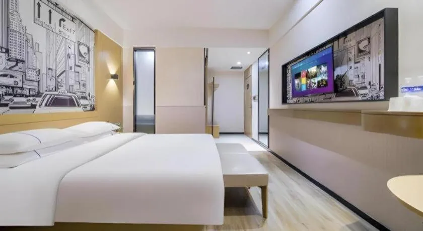 Bed in City Comfort Inn Chongqing Jiangbei International Airport