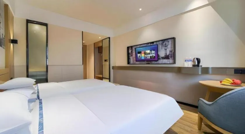 Bed in City Comfort Inn Chongqing Jiangbei International Airport