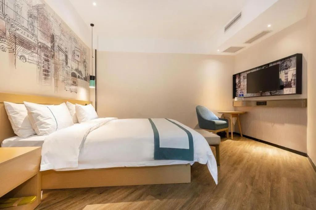 Bed in City Comfort Inn Chongqing Jiangbei International Airport