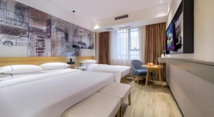 Bed in City Comfort Inn Chongqing Jiangbei International Airport