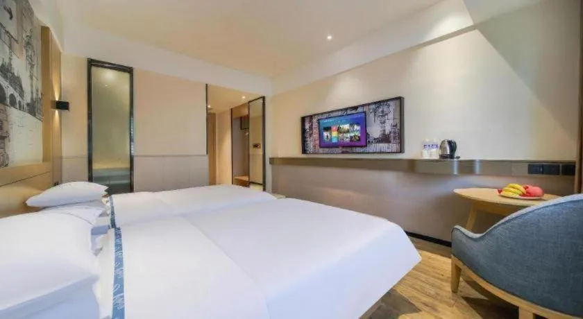 Bed in City Comfort Inn Chongqing Jiangbei International Airport