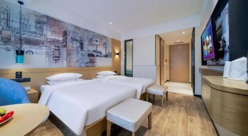 Bed in City Comfort Inn Chongqing Jiangbei International Airport