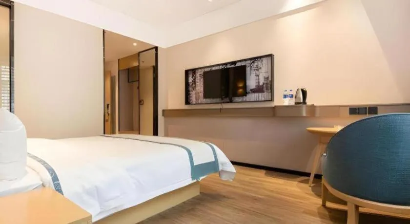 Bed in City Comfort Inn Chongqing Jiangbei International Airport