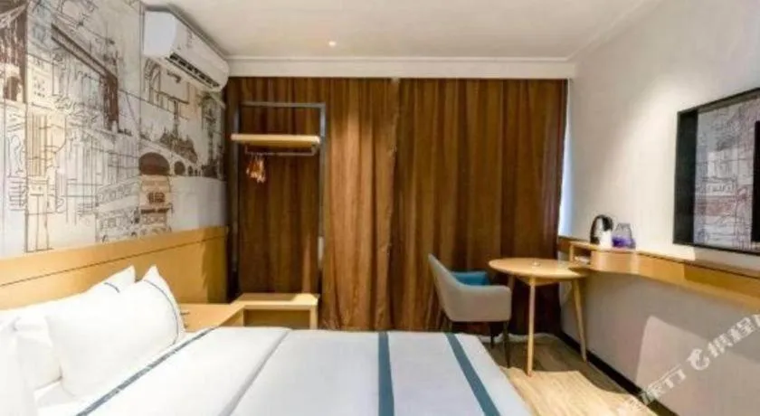 Bed in City Comfort Inn Yulin Youth Square 1st People's Hospital