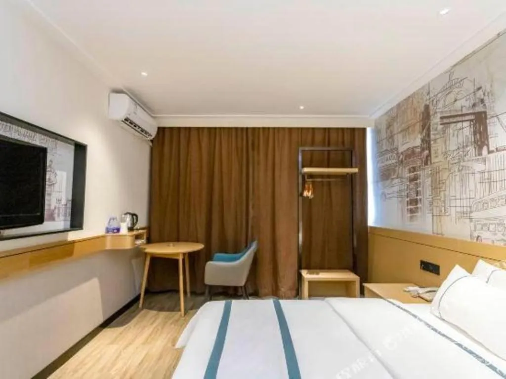 Bed in City Comfort Inn Yulin Youth Square 1st People's Hospital