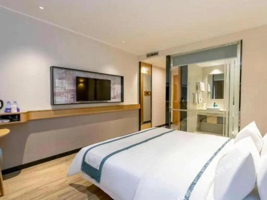 Bed in City Comfort Inn Yulin Youth Square 1st People's Hospital