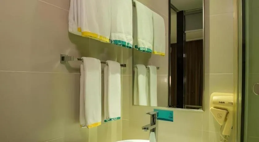 City Comfort Inn Yulin Youth Square 1st People's Hospital