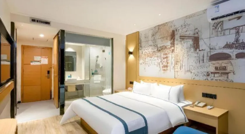 Bed in City Comfort Inn Yulin Youth Square 1st People's Hospital