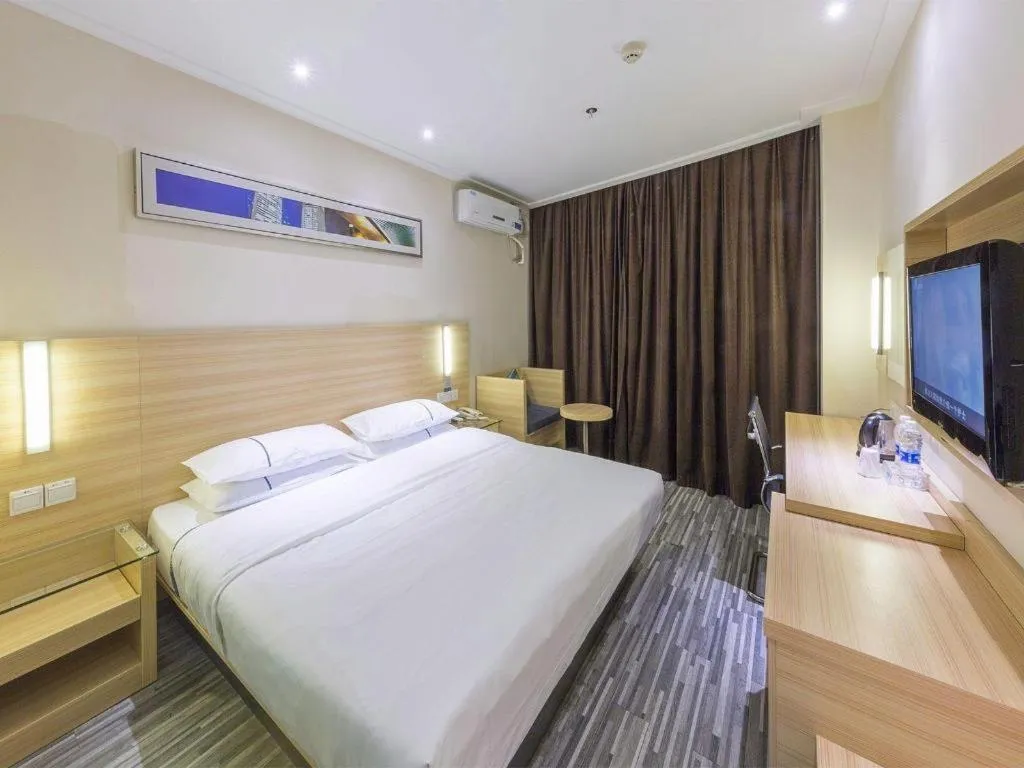 Bed in City Comfort Inn Wuhan Dream Times Baotong Temple Metro Station