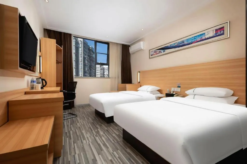 Bed in City Comfort Inn Wuhan Dream Times Baotong Temple Metro Station