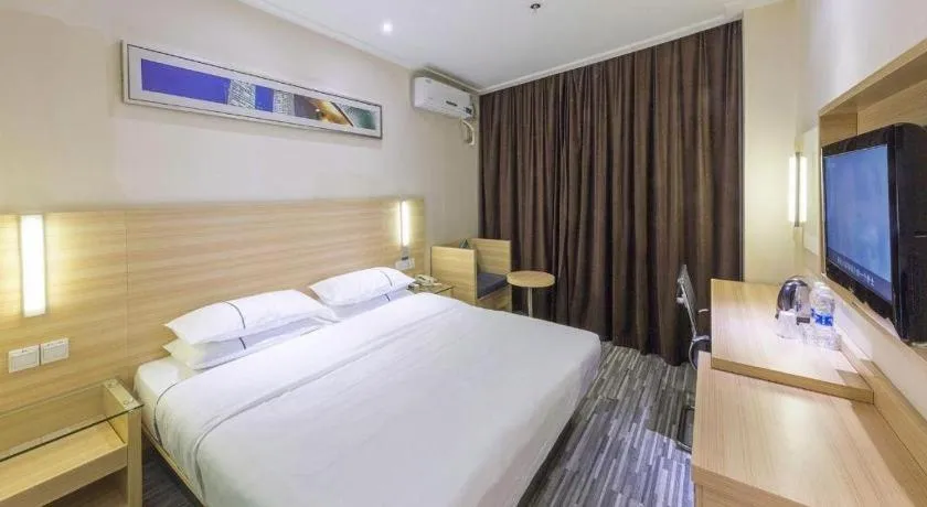 Bed in City Comfort Inn Wuhan Dream Times Baotong Temple Metro Station