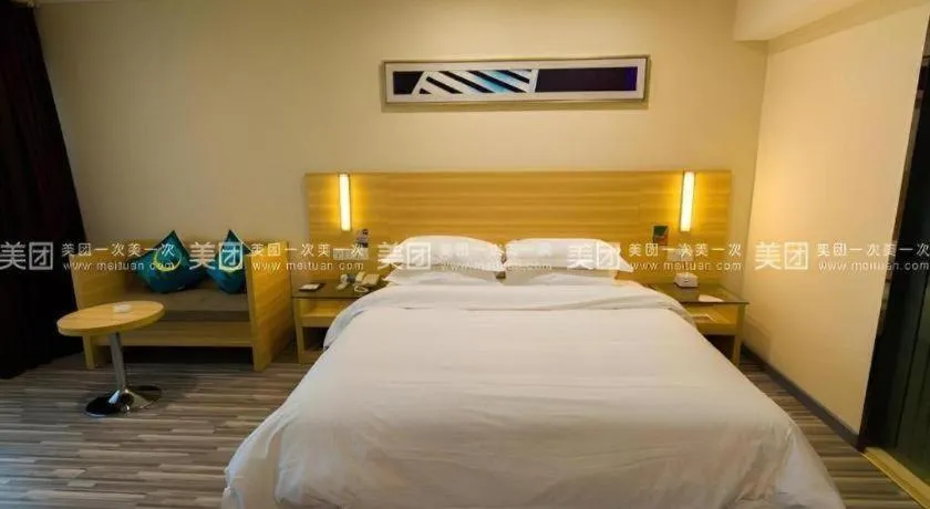 Bed in City Comfort Inn Wuhan Dream Times Baotong Temple Metro Station