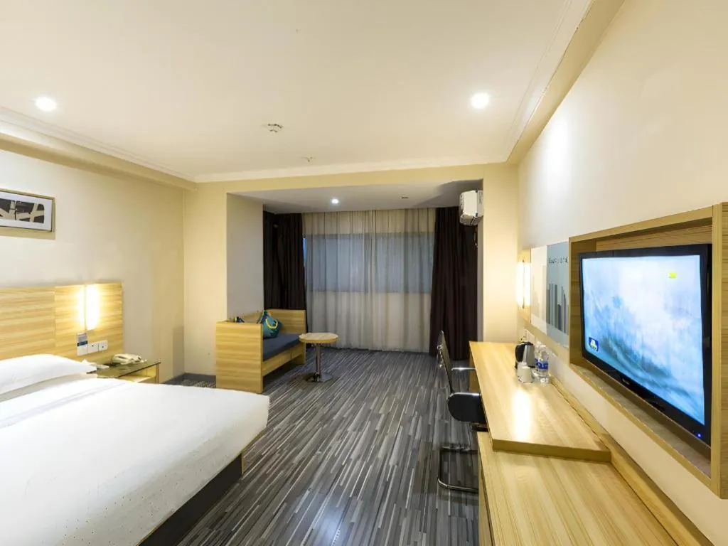 Bed in City Comfort Inn Wuhan Dream Times Baotong Temple Metro Station