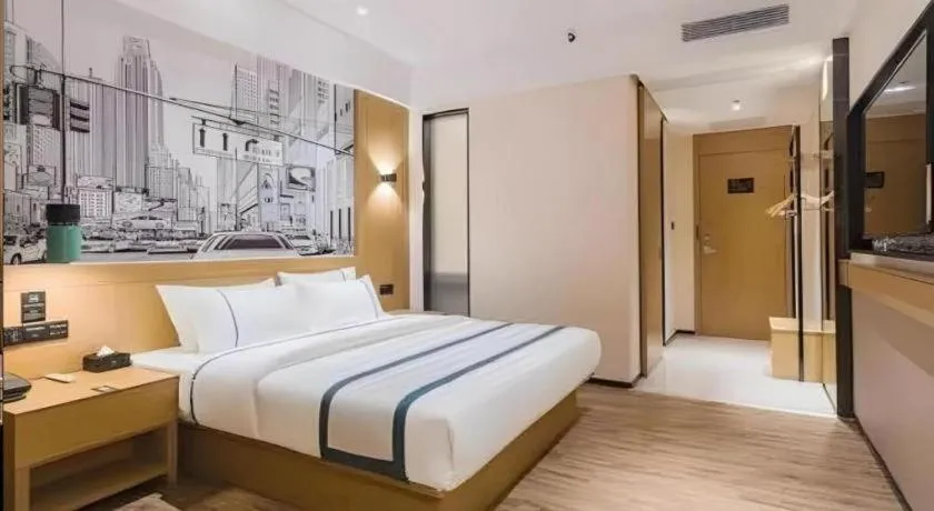 Bed in City Comfort Inn Zhanjiang Middle Haibin Avenue Wanda Plaza