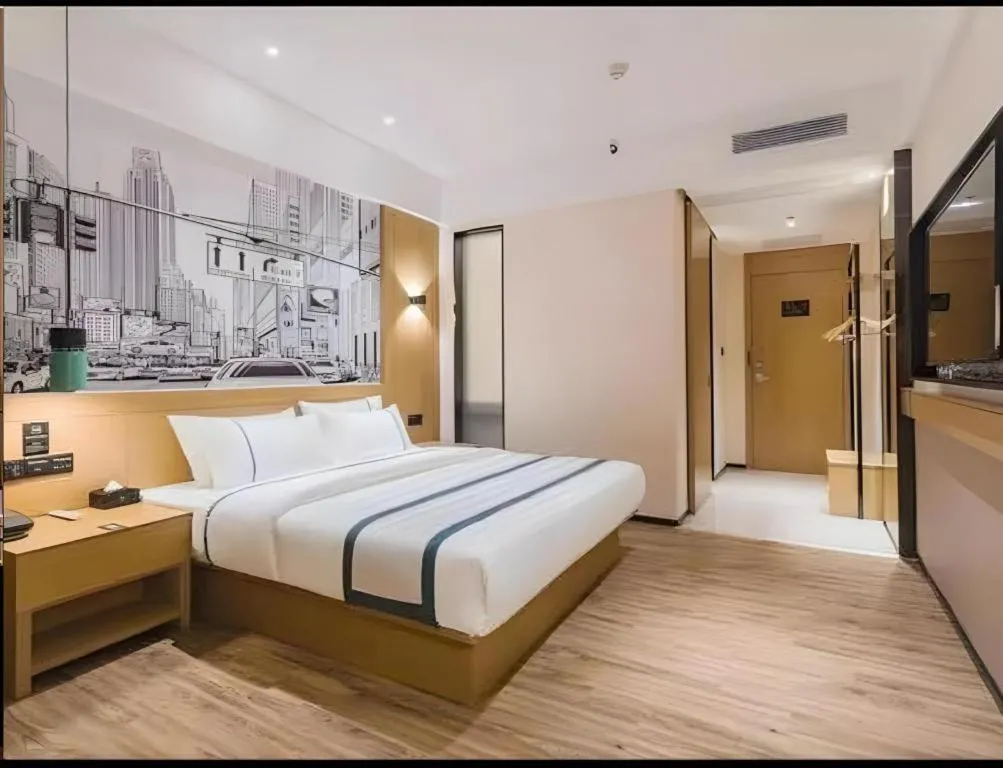 Bed in City Comfort Inn Zhanjiang Middle Haibin Avenue Wanda Plaza