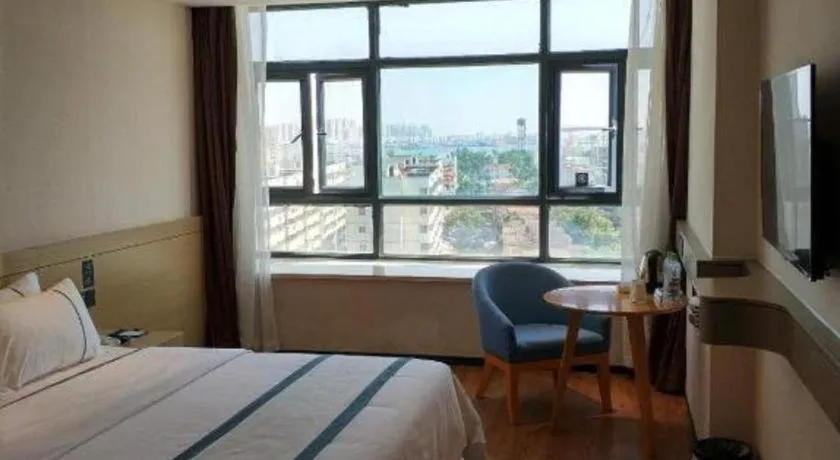 Bed in City Comfort Inn Zhanjiang Middle Haibin Avenue Wanda Plaza