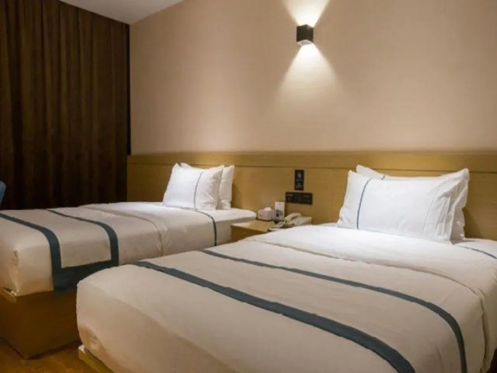 Bed in City Comfort Inn Zhanjiang Middle Haibin Avenue Wanda Plaza