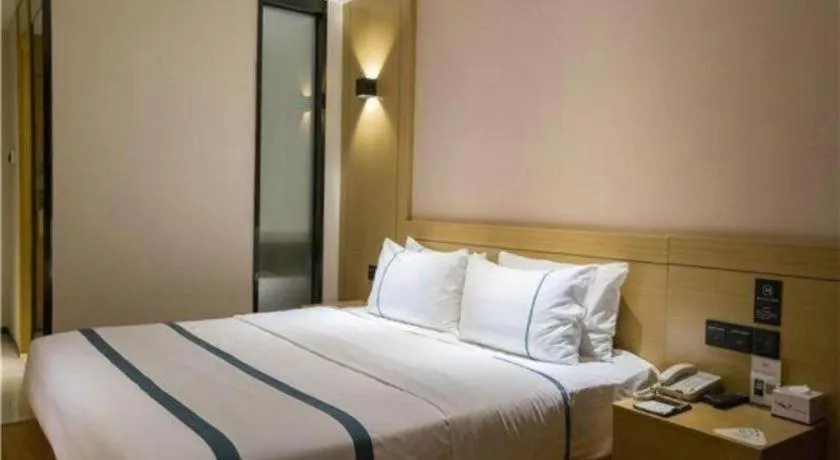Bed in City Comfort Inn Zhanjiang Middle Haibin Avenue Wanda Plaza