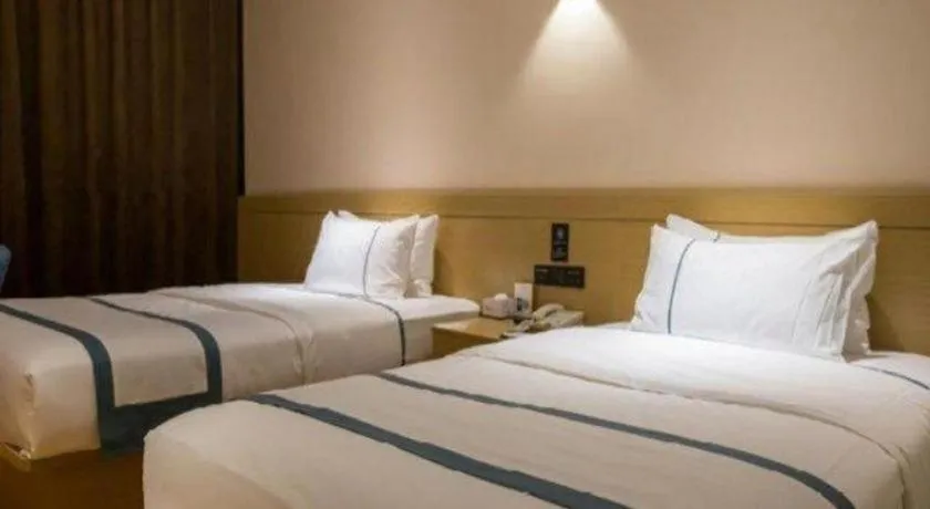 Bed in City Comfort Inn Zhanjiang Middle Haibin Avenue Wanda Plaza