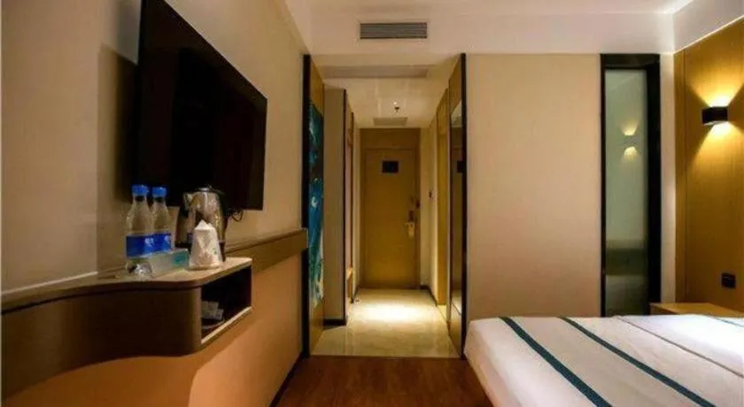 Bed in City Comfort Inn Zhanjiang Middle Haibin Avenue Wanda Plaza