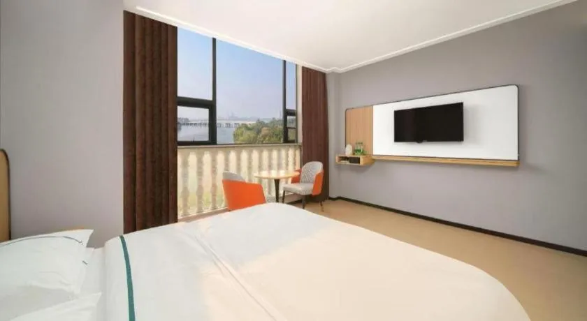 Bed in City Comfort Inn Huangshi Yangxin Mingyuewan Park