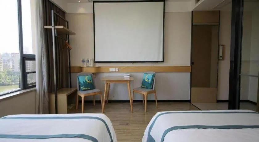 Bed in City Comfort Inn Huangshi Yangxin Mingyuewan Park