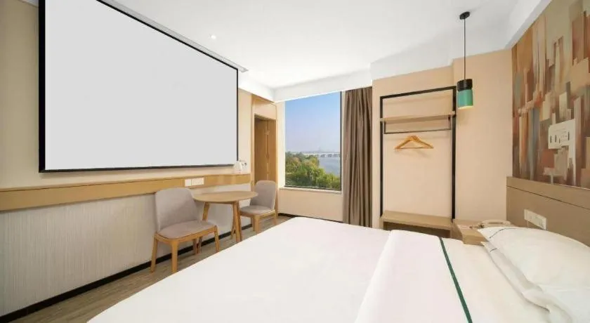Bed in City Comfort Inn Huangshi Yangxin Mingyuewan Park