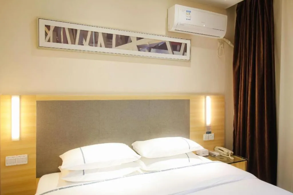 Bed in City Comfort Inn Hefei Binhu Wanda Plaza