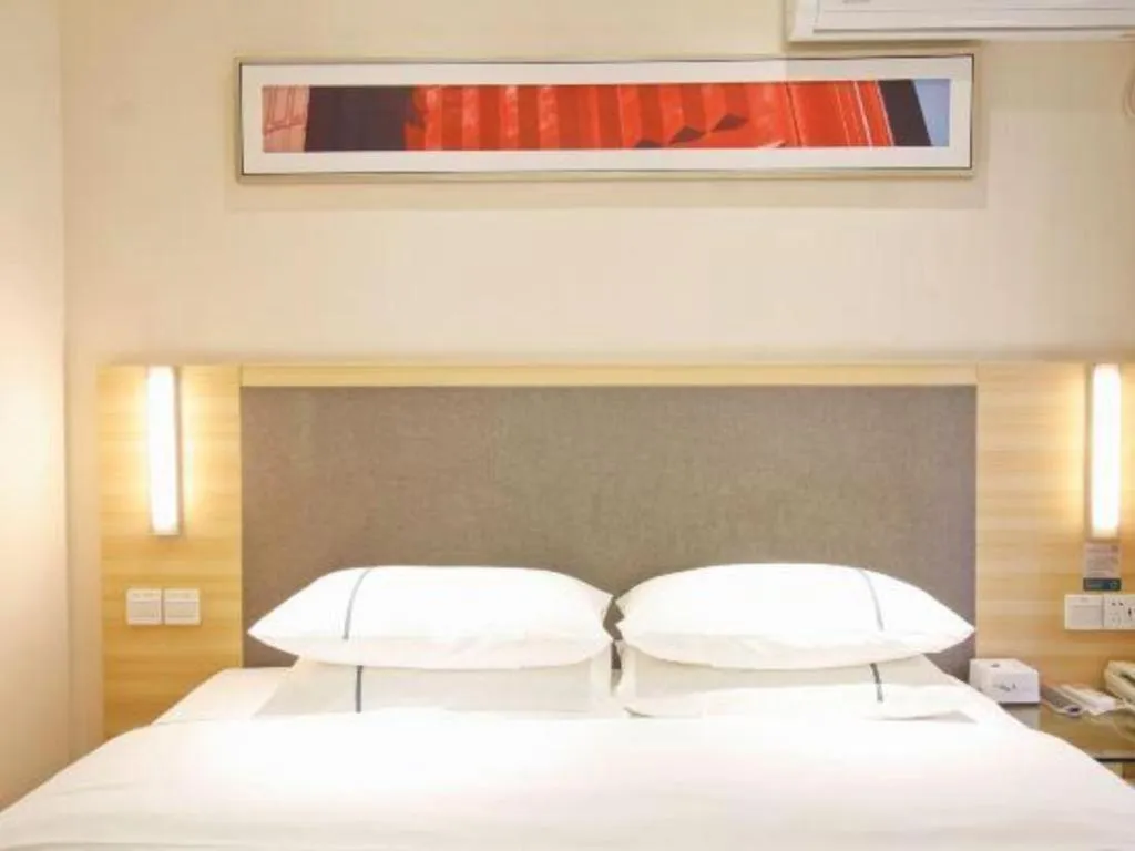 Bed in City Comfort Inn Hefei Binhu Wanda Plaza
