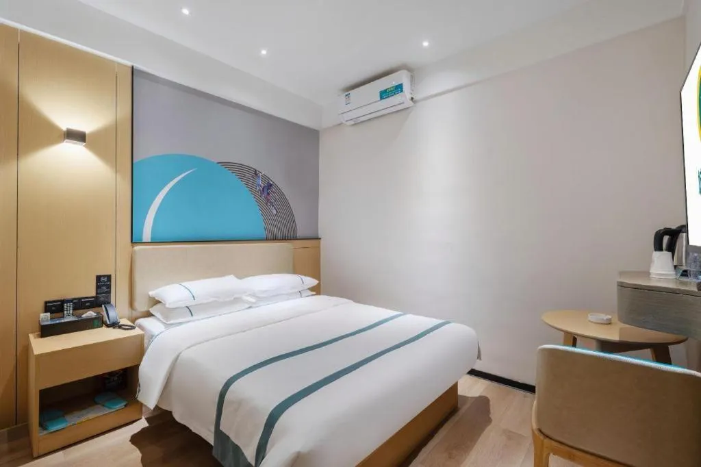 Bed in City Comfort Inn Changsha Yuelu Mountain Orange Island Head