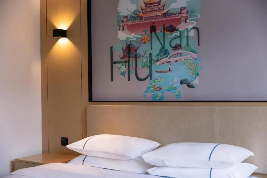 Bed in City Comfort Inn Changsha Yuelu Mountain Orange Island Head