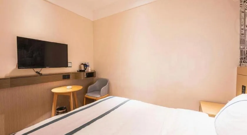 Bed in City Comfort Inn Changsha Yuelu Mountain Orange Island Head