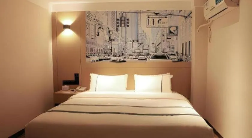 Bed in City Comfort Inn Changsha Yuelu Mountain Orange Island Head