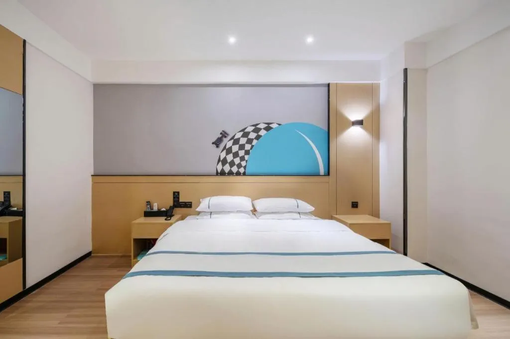 Bed in City Comfort Inn Changsha Yuelu Mountain Orange Island Head